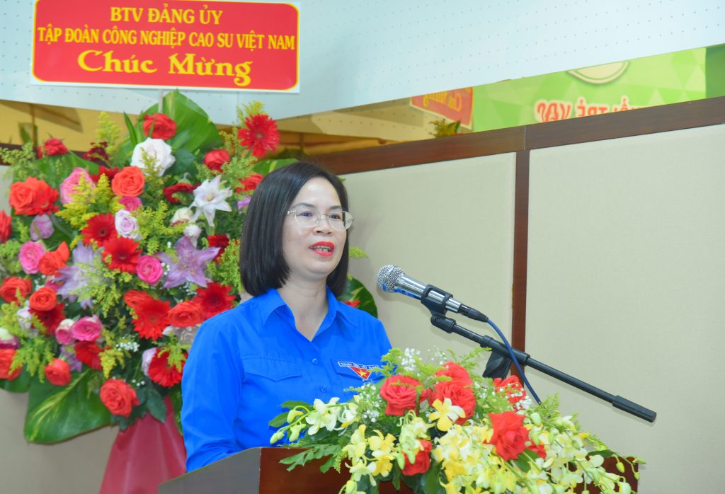 Đoàn Thanh niên VRG nhận cờ xuất sắc trong công tác Đoàn